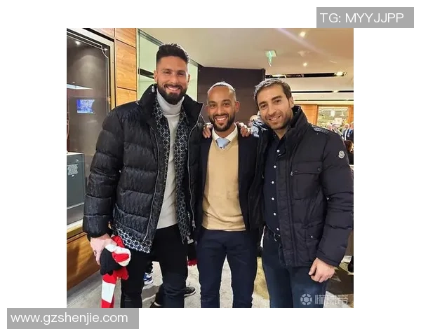 与足球明星亲密合影的完美时刻 捕捉球场传奇背后的精彩瞬间