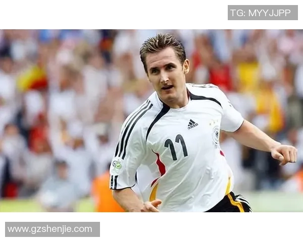 全球十大足球巨星头像盘点 展现足坛风采与荣耀 全球十大足球巨星头像盘点 展现足坛风采与荣耀